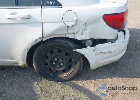 2013 Chrysler 200 Lx z USA, uszkodzony, nr VIN 1C3CCBAB2DN646993